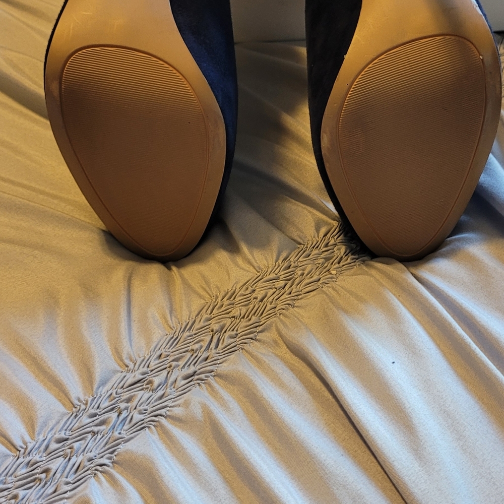 Heels - Picture 2 of 4